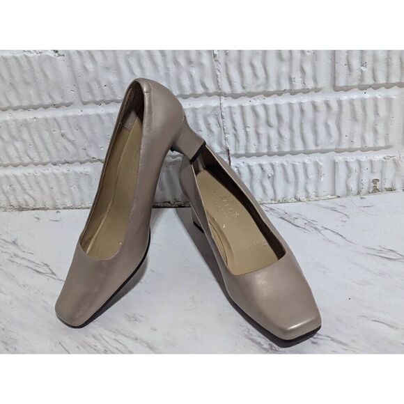 Liz Claiborne LizFlex Women's Latte Gold Square Toe 2" Pump Heels Size 6.5 NWOB - Picture 1 of 8